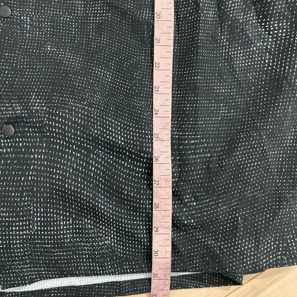 Lululemon Men’s Airing Easy Stand Collar Shirt Digital Drift Black Multi - Picture 8 of 14